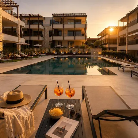 Salvatorehomes - Casa Sabina - Ultra Luxury Retreat In The Heart Of With Private Jacuzzi & Infinity Pool Access * Bardolino