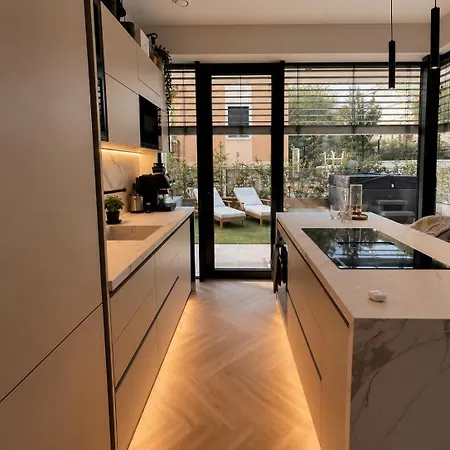Salvatorehomes - Casa Sabina - Ultra Luxury Retreat In The Heart Of With Private Jacuzzi & Infinity Pool Access Appartamento Bardolino
