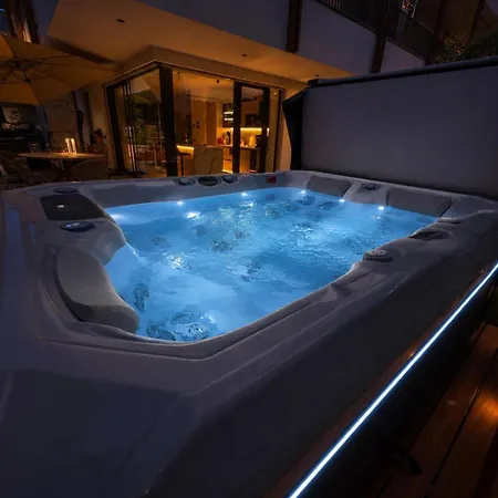Salvatorehomes - Casa Sabina - Ultra Luxury Retreat In The Heart Of With Private Jacuzzi & Infinity Pool Access Bardolino