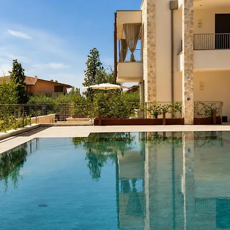 Salvatorehomes - Casa Sabina - Ultra Luxury Retreat In The Heart Of With Private Jacuzzi & Infinity Pool Access Appartamento Bardolino