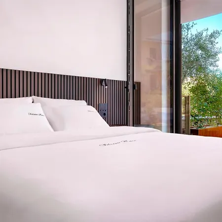 Salvatorehomes - Casa Sabina - Ultra Luxury Retreat In The Heart Of With Private Jacuzzi & Infinity Pool Access * Bardolino
