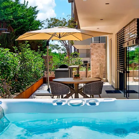 Salvatorehomes - Casa Sabina - Ultra Luxury Retreat In The Heart Of With Private Jacuzzi & Infinity Pool Access * Bardolino